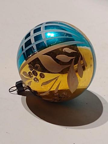 oude gekleurde ronde kerstbal / aqua goud beschikbaar voor biedingen