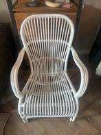 Witte Rotan Stoel - Stijlvol en Comfortabel, Huis en Inrichting, Ophalen, Wit, Riet of Rotan, Zo goed als nieuw