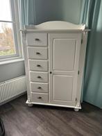 Brocante witte commode, bijpassende wandplank en kledingkast, Kinderen en Baby's, Kinderkamer | Commodes en Kasten, Ophalen, Gebruikt