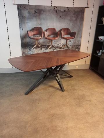 Nieuwe icatchers Ford eettafel walnoot Deens ovaal 200cm€300 beschikbaar voor biedingen
