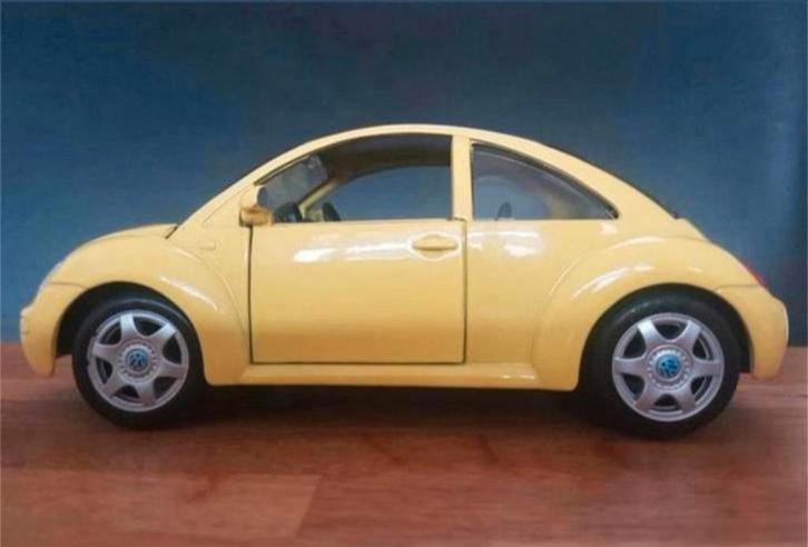 Volkswagen New-Beetle van Maisto schaal 1.25, Hobby en Vrije tijd, Modelauto's | 1:24, Zo goed als nieuw, Auto, Maisto, Ophalen of Verzenden