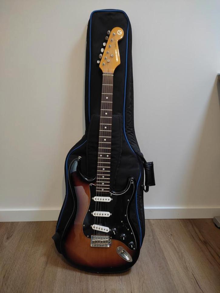 London City Spitfire mk II Sunburst Gitaar + Tas, Muziek en Instrumenten, Snaarinstrumenten | Gitaren | Elektrisch, Gebruikt, Solid body
