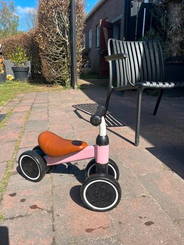 Kleine roze driewieler 12-24 maanden beschikbaar voor biedingen