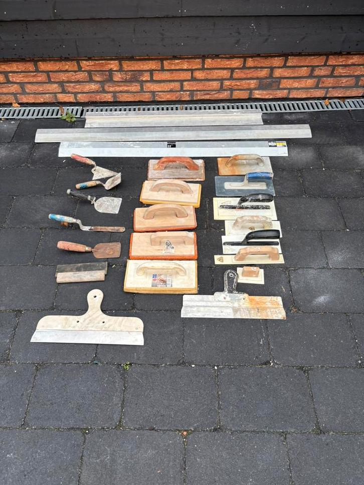 Diversen stuc gereedschap O.a. 3 rijen -trap - spanen - etc, Doe-het-zelf en Verbouw, Schildersmaterialen, Gebruikt, Overige typen
