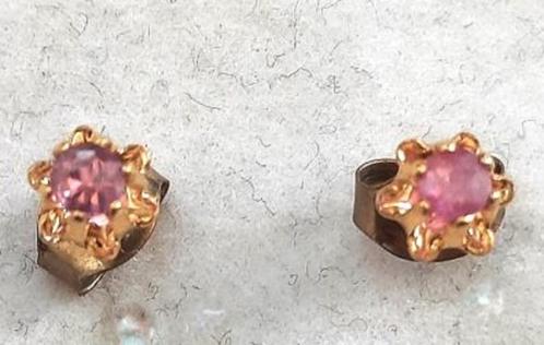 Leuke kleine goudkleurige oorbellen met lila steentje, Sieraden, Tassen en Uiterlijk, Oorbellen, Nieuw, Overige materialen, Goud