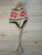 Crèmekleurige muts met gekleurde stiksels, Ophalen of Verzenden, Zo goed als nieuw, One size fits all