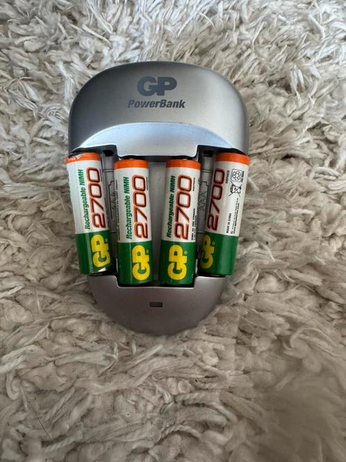GP PowerBank Quick 3 voor AA en AAA oplaadbare batterijen, Audio, Tv en Foto, Opladers, Gebruikt, Ophalen of Verzenden