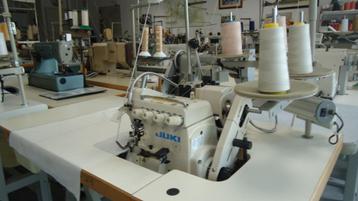 Industrie lockmachine /overlock Juki Loodveter met Puller beschikbaar voor biedingen