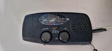 Noodradio/zaklamp met zonnepaneel, handslinger en powerbank beschikbaar voor biedingen