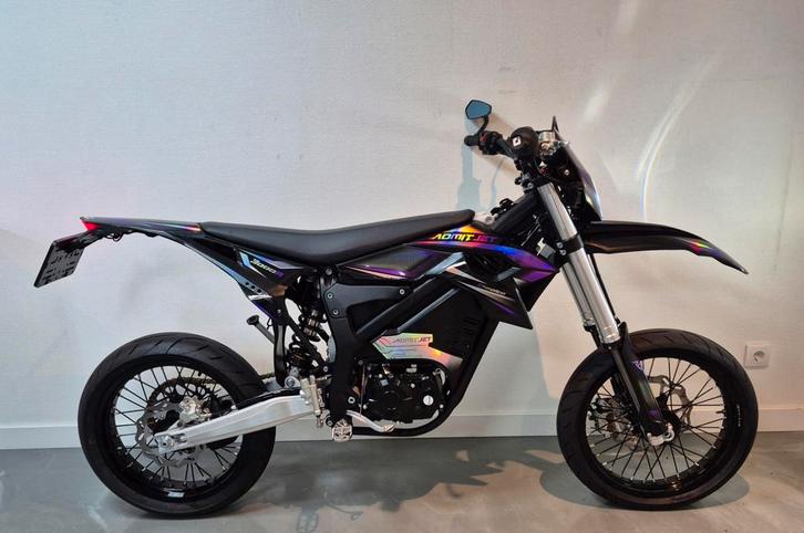 Admitjet Armor 3000r Supermotard 2024 ( no surron ktm ), Fietsen en Brommers, Minibikes, Midibikes en Pitbikes, Zo goed als nieuw