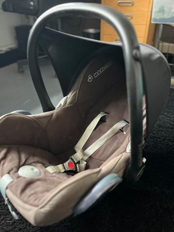 Maxi-cosi cabriofix met isofix base (easyfix) beschikbaar voor biedingen