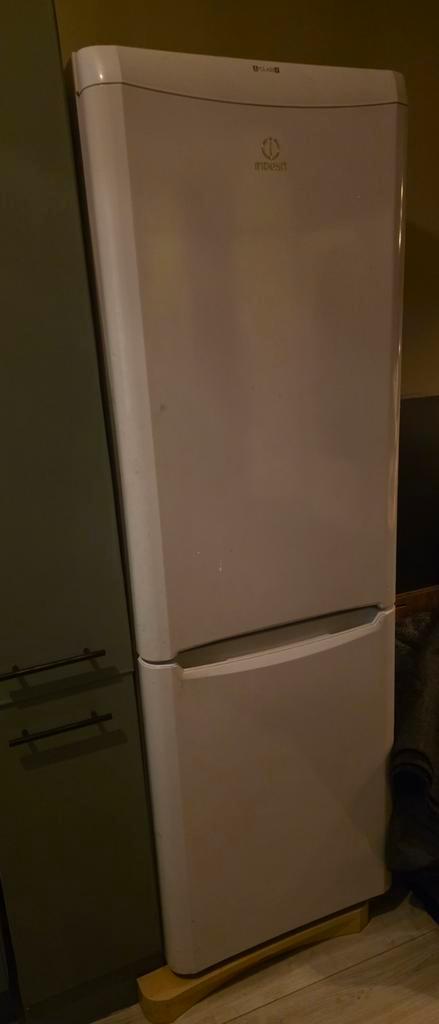 Indesit Koelkast met Vriesvak, Witgoed en Apparatuur, Koelkasten en IJskasten, Gebruikt, Met vriesvak, 150 tot 200 liter, 140 tot 160 cm