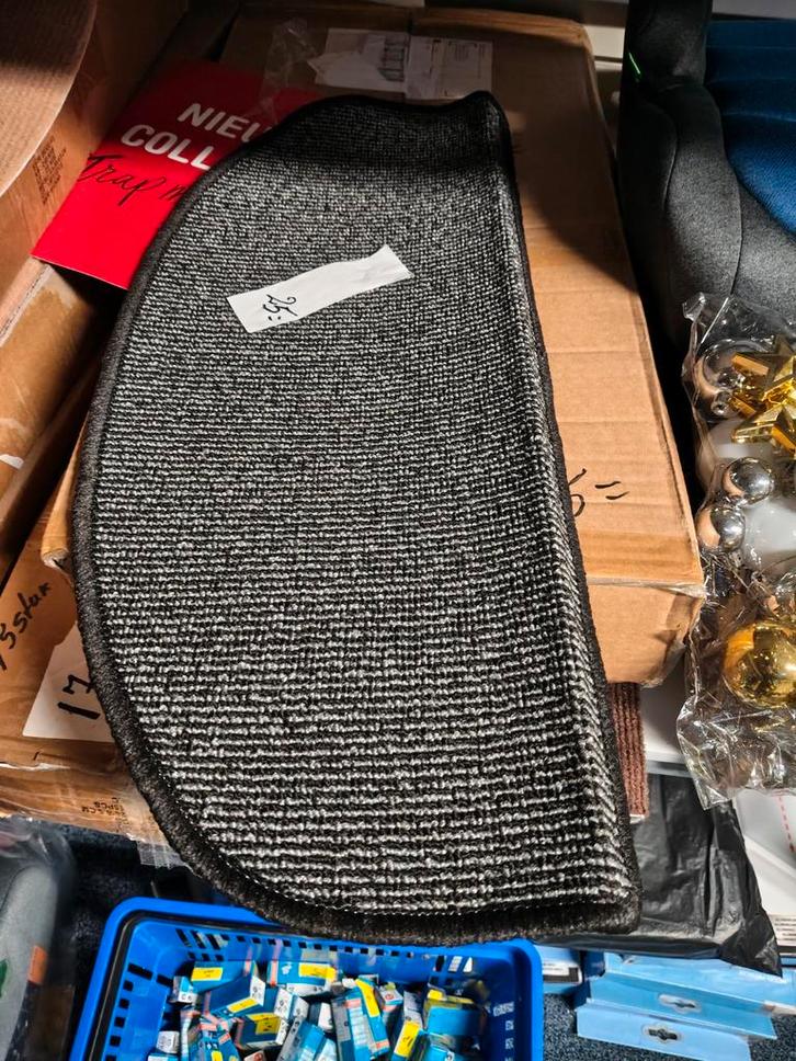 Aangeboden Nieuwe Trapmatten, Huis en Inrichting, Stoffering | Vloerbedekking, Nieuw, Bruin, Zwart, 75 m² of meer, Ophalen