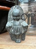 Antieke chocoladevorm baby meisje met uitgestrekte handjes, Antiek en Kunst, Ophalen of Verzenden