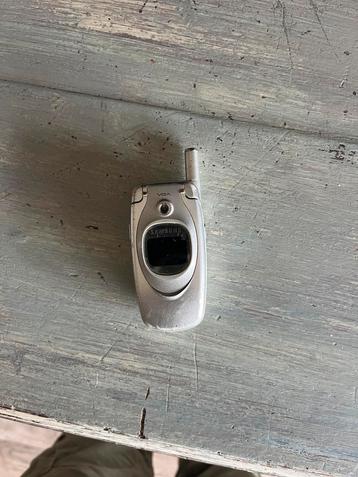 Te koop oude mobiele telefoons beschikbaar voor biedingen