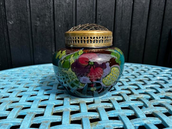 Gouda Plateel Rozensteker met Messing Deksel beschadiging, Antiek en Kunst, Antiek | Keramiek en Aardewerk, Ophalen of Verzenden