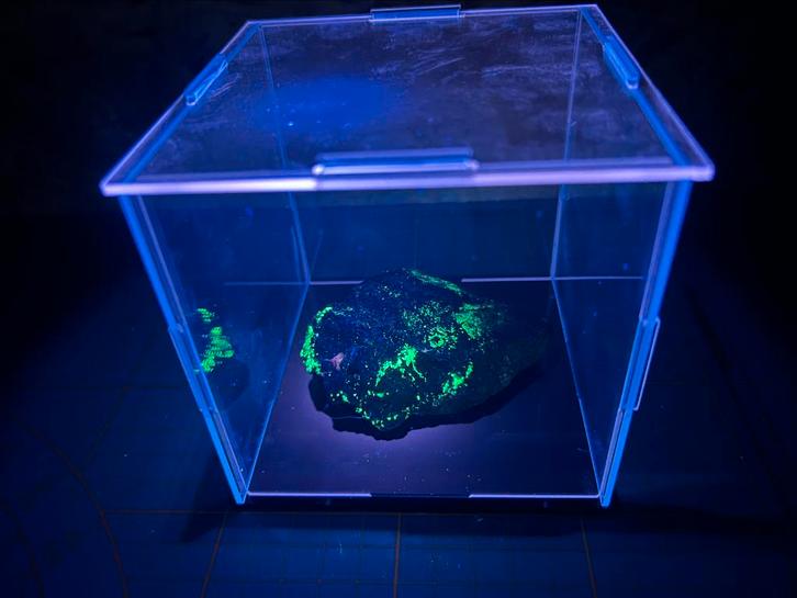 Uranospinit, Verzamelen, Mineralen en Fossielen, Mineraal, Ophalen of Verzenden