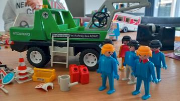 Retro Playmobil auto met Oude Poppetjes beschikbaar voor biedingen