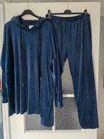 Nieuw donkerblauw pak velours 44 46 48, Kleding | Dames, Huispakken, Ophalen of Verzenden, Nieuw, Maat 46/48 (XL) of groter, Blauw