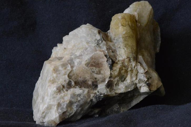 Beryl-kristal – Ierland (7 x 4,5 x 4 cm – 101 g), Verzamelen, Mineralen en Fossielen, Mineraal, Ophalen of Verzenden