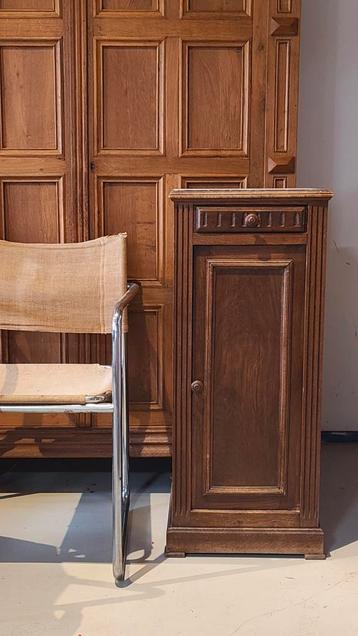Antiek Eiken Nachtkastje met Marmeren blad beschikbaar voor biedingen