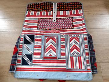 Reistas gemaakt in patchwork quilt met heel veel vakken beschikbaar voor biedingen
