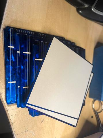 Partij losse zonnecellen 100x100mm beschikbaar voor biedingen