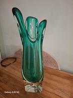 Stijlvolle Groene Bloemenvaas, Ophalen of Verzenden, Minder dan 50 cm, Groen, Glas