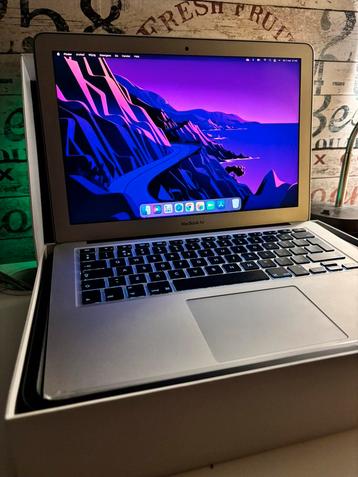  MacBook Air 2017 + oplader en doos beschikbaar voor biedingen