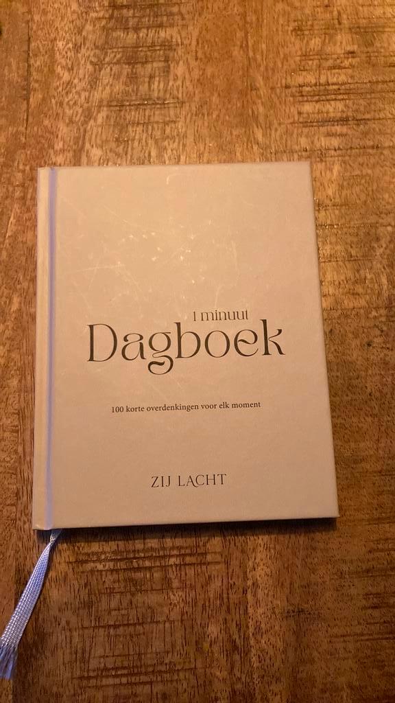 Zij Lacht - 1 minuut dagboek, Boeken, Godsdienst en Theologie, Nieuw, Ophalen of Verzenden