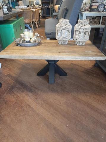 Nieuwe industriële salontafel metalen onderstel beschikbaar voor biedingen