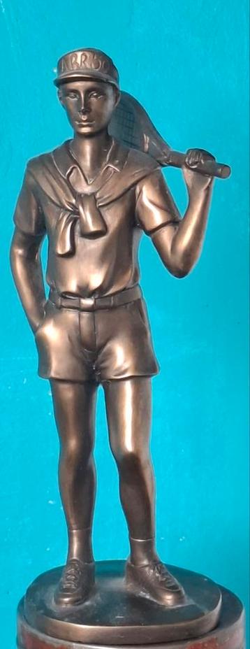ABRAHAM/50 jaar. Tennis speler. Brons look.  21 cm.  beschikbaar voor biedingen