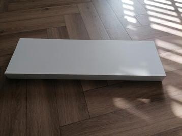 Zwevende makeup tafel. 