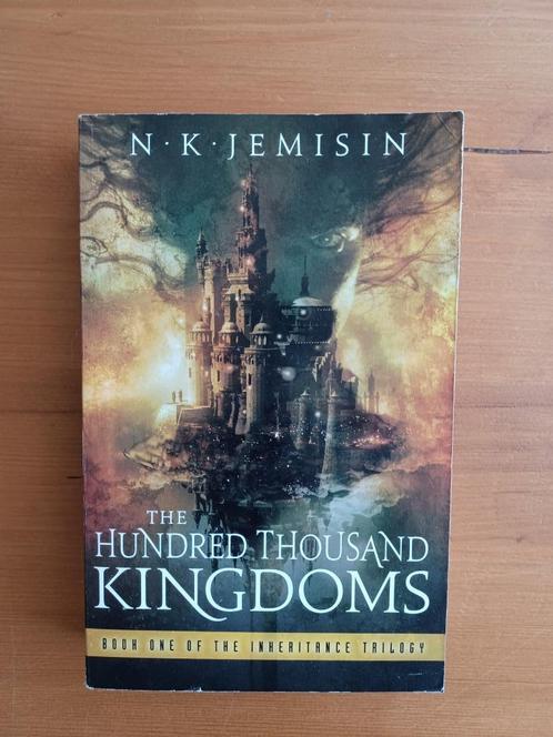 The Hundred Thousand Kingdoms, Boeken, Taal | Engels, Gelezen, Fictie, Ophalen of Verzenden