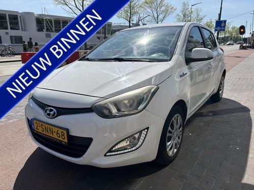 Hyundai i20 1.2i i-Deal navigatie airco apk (bj 2013), Auto's, Hyundai, Bedrijf, Te koop, i20, ABS, Airbags, Airconditioning, Alarm