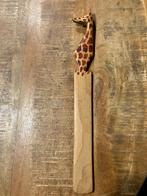 Handgesneden giraf boekenlegger roerspaan briefopener, Ophalen of Verzenden