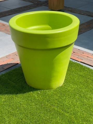 Kunstof bloempot H60xD60 beschikbaar voor biedingen