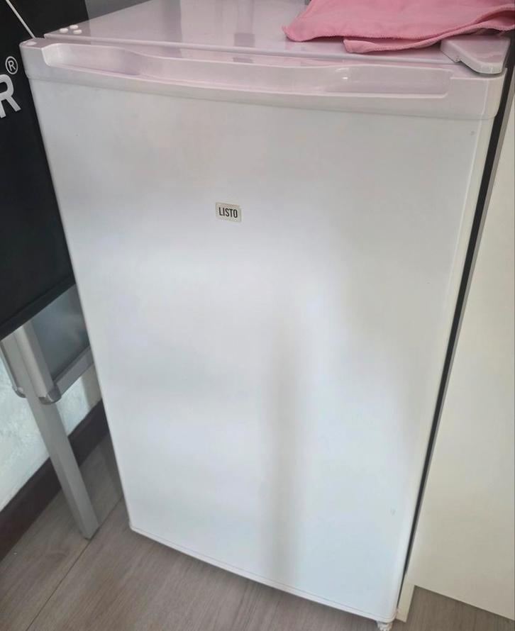 Kleine Listo Koelkast, Witgoed en Apparatuur, Koelkasten en IJskasten, Zo goed als nieuw, Met vriesvak, Minder dan 75 liter, Minder dan 85 cm