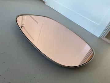 Muuto Framed Spiegel Roze Ovaal beschikbaar voor biedingen