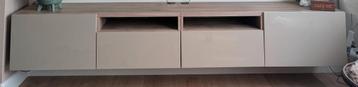 Ikea Besta kastdeuren en lades met ladefront Selsviken
