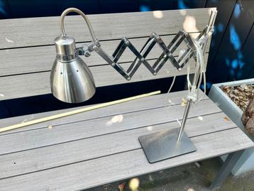 Uitschuifbare bureaulamp beschikbaar voor biedingen