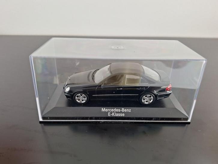 Minichamps modelauto 1:43 Mercedes-Benz E-Class 2002, Hobby en Vrije tijd, Modelauto's | 1:43, Zo goed als nieuw, Auto, MiniChamps