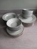 Pearl servies van Made@com. In zeer goede staat., Huis en Inrichting, Keuken | Servies, Ophalen, Zo goed als nieuw, Bord(en), Effen