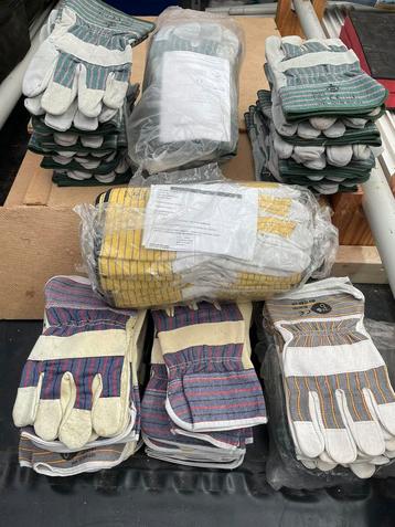 Werkhandschoenen te koop beschikbaar voor biedingen