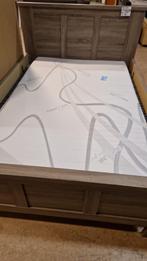 Houten Bedframe 140x200 cm - Tijdloze Stijl!, Gebruikt, Bruin, Twijfelaar, 200 cm