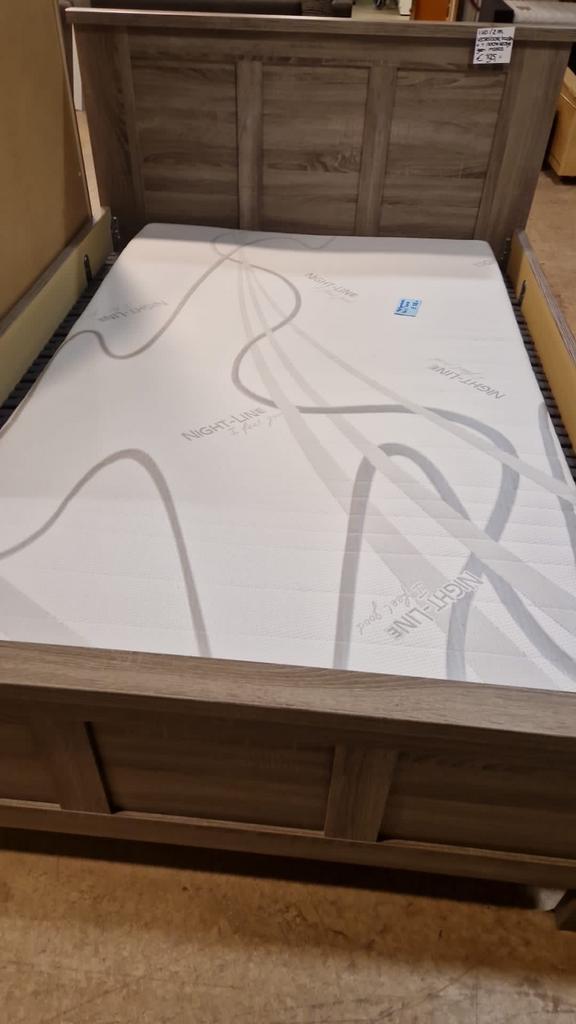 Houten Bedframe 140x200 cm - Tijdloze Stijl!, Huis en Inrichting, Slaapkamer | Bedden, Gebruikt, Twijfelaar, 140 cm, 200 cm, Hout