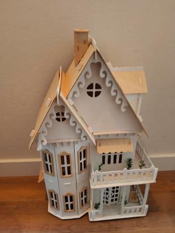 Houten Poppenhuis - Leuk Huis voor een Zacht Prijsje! beschikbaar voor biedingen