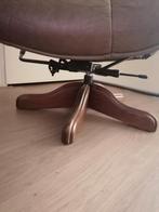 Leren bureaustoel met houten onderstel, Gebruikt, Ophalen of Verzenden, Leer, 50 tot 75 cm