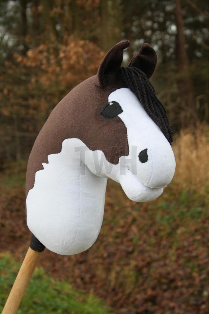 TWH hobbyhorse stokpaard hobby horse gevlekt, Hobby en Vrije tijd, Overige Hobby en Vrije tijd, Nieuw, Ophalen of Verzenden