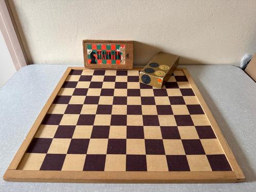 Dammen en schaken HOUTEN speelstukken en bord., Hobby en Vrije tijd, Gezelschapsspellen | Bordspellen, Gebruikt, Een of twee spelers